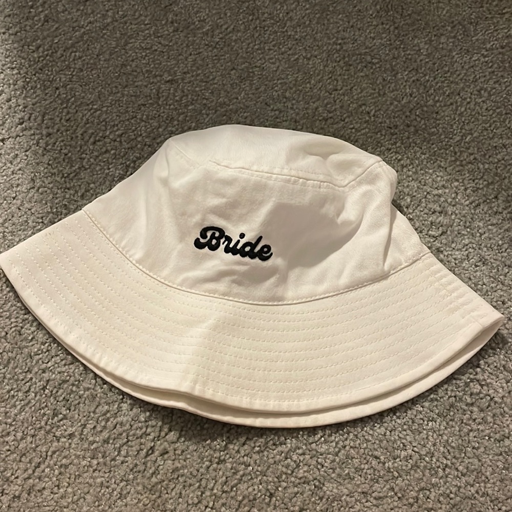 Bride bucket hat